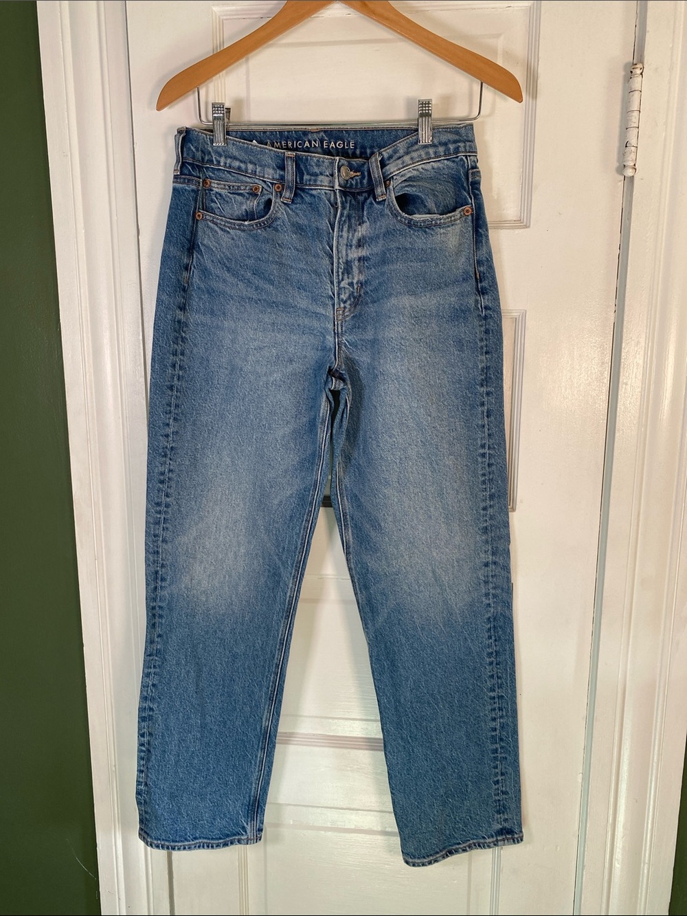 American Eagle Outfitters Women's Medium Blue Straight Leg Jeans size 6
